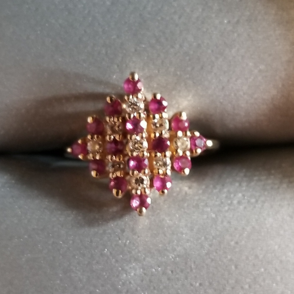 Beautiful diamond and Ruby's vintage 14k